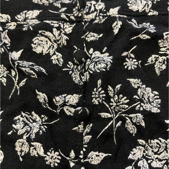 Mossimo Black and White Floral Skirt with frayed bottom. Womens size Medium. - Picture 3 of 4